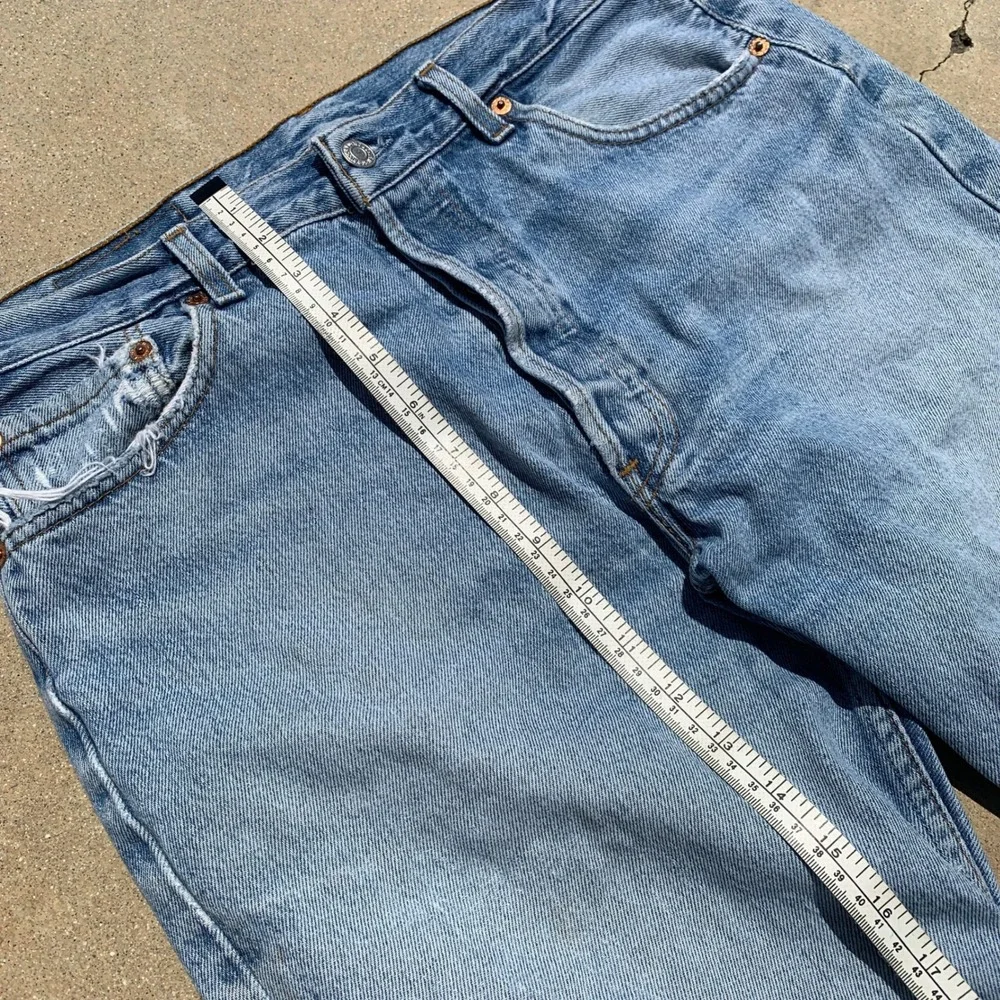 Vintage 90s made in France Levi's 501‎ button fly jeans - 33x30 mens